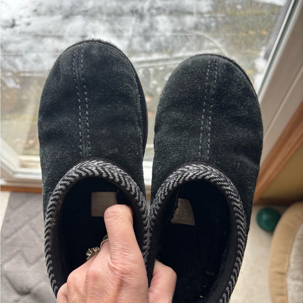 Koolaburra by UGG Black Suede Kids Slippers. Tasman style.